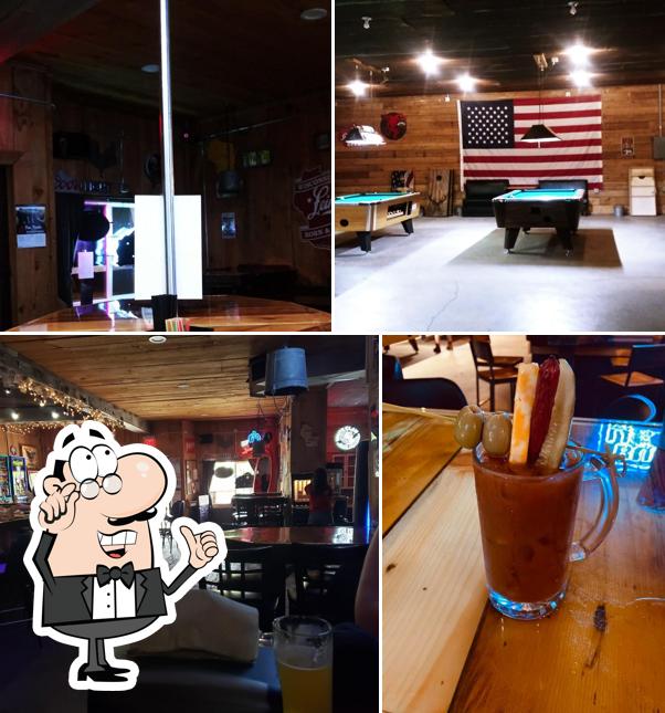 Roosters Bar