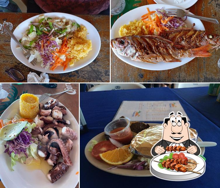 Las Chozas / Tiki’s Ocean Bar