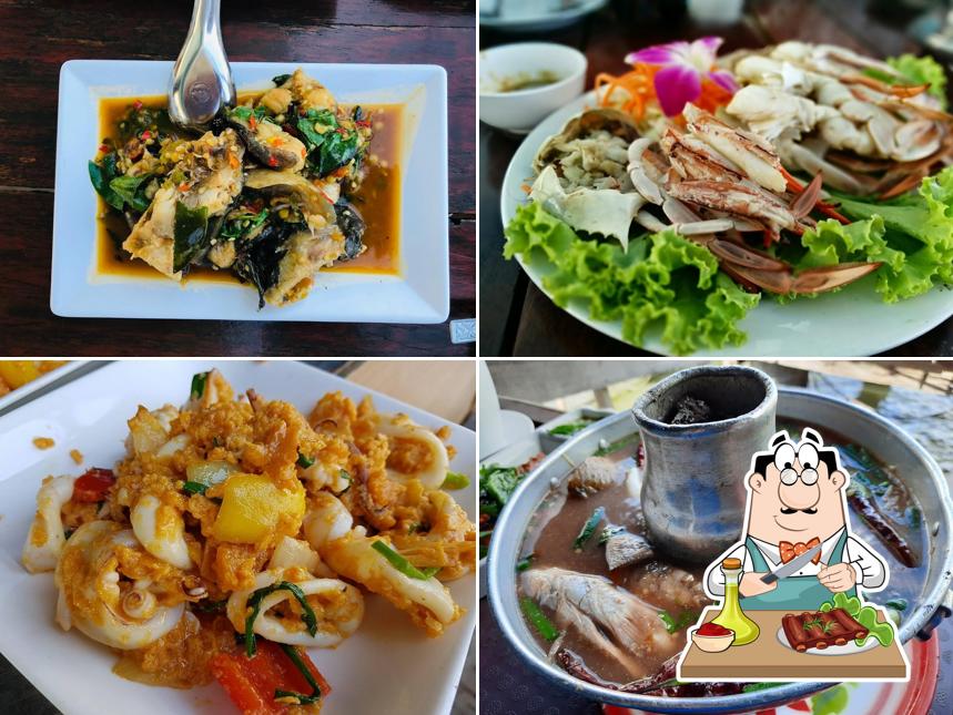 Lae Lay Boat Restaurant