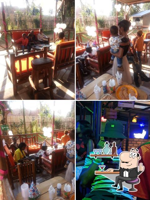 Momo's Bar &Grill