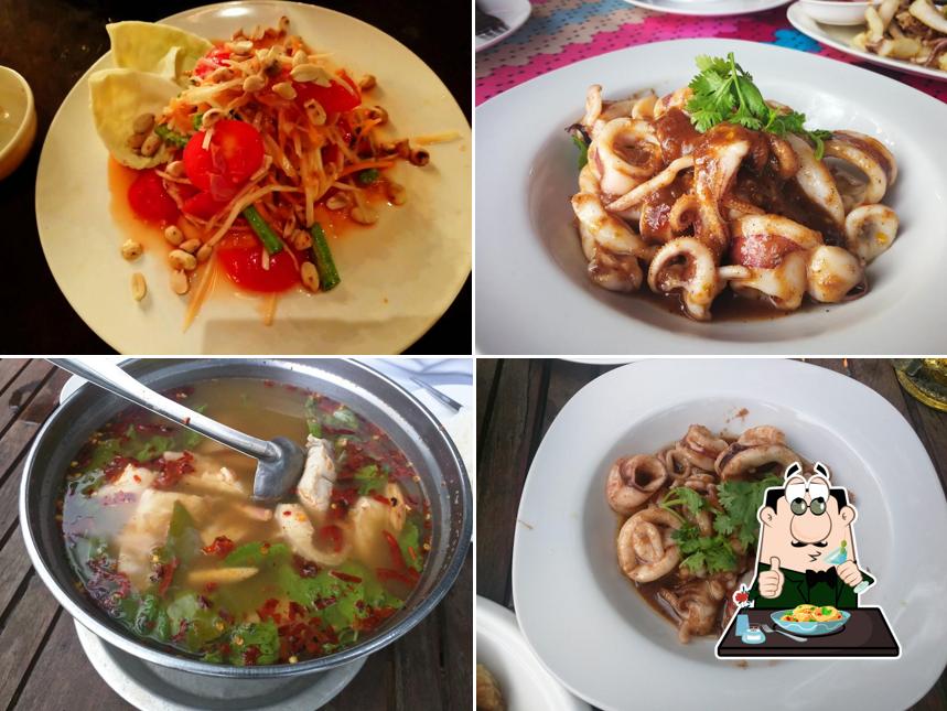 Chao Samran Restaurant, Amphawa: Seafood and fish dishes