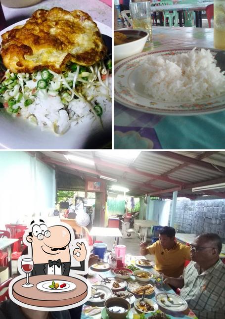 ร้านข้าวยำ (น้าพัฒน์)