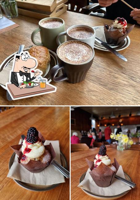 Cow&Parrot coffee store
