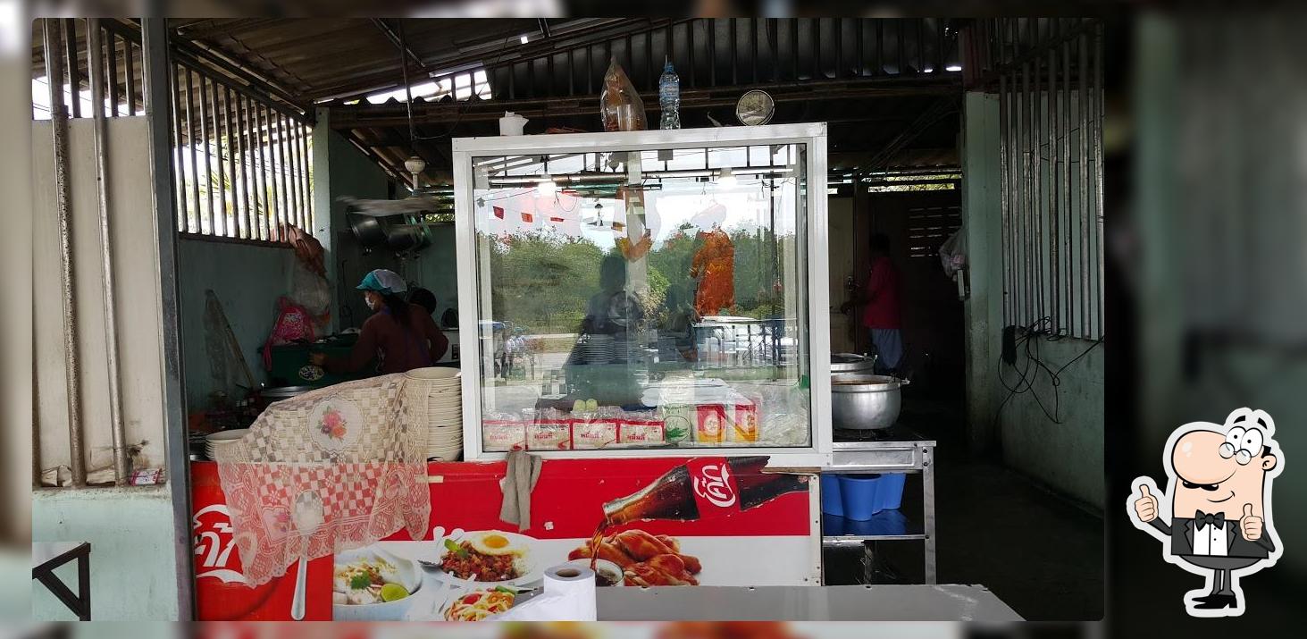 ร้านต้มเลือดหมูขนมจีนร้อน
