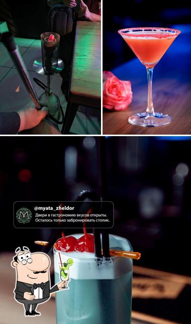 Насладитесь напитками из бара "МЯТЫ Lounge"
