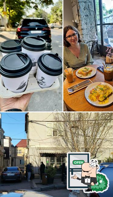 Посмотрите, как "1930 Coffee Company" выглядит снаружи