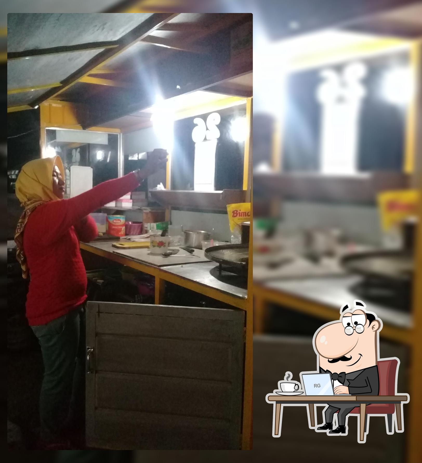 MARTABAK 26 desa mojo depan indomart