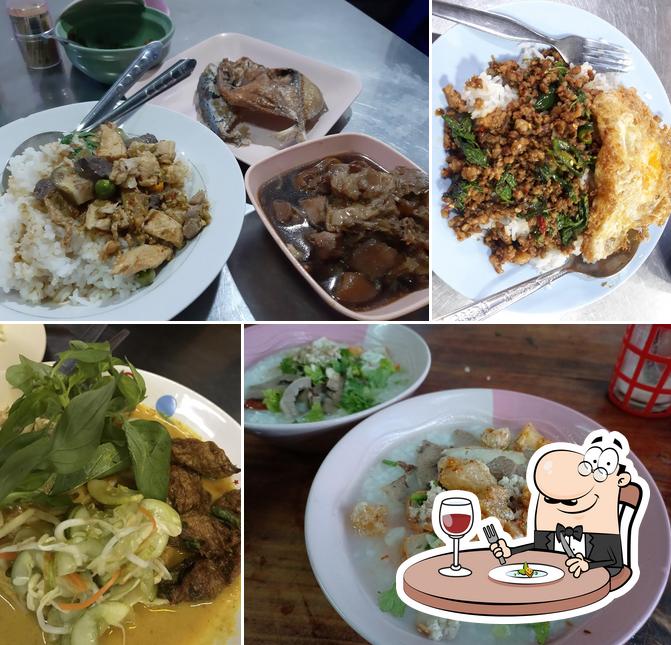 Thetsaban Tambon Tha Yang Market