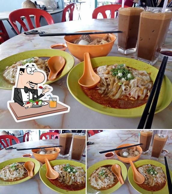 Old Timer Pusing Curry Mee 老字号