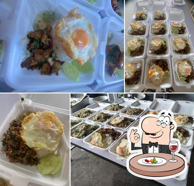 อากื่อ หมูกรอบ