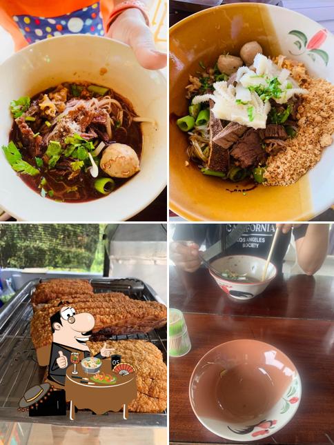 ก๋วยเตี๋ยวเรือแม่จำลอง