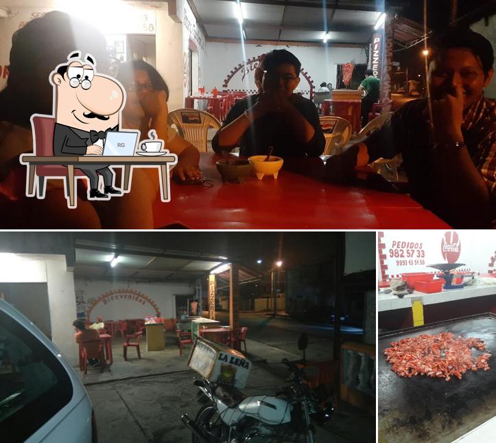 Pizzería y Taquería La Leña
