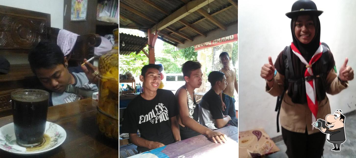 Warung Rujak Bu Erna..Ambon Lumintu...