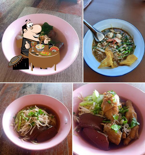 ก๋วยเตี๋ยวบ้านสวนไทร