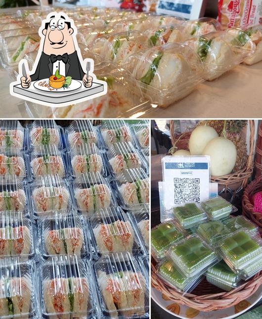 ร้านฟ้าใส อาหารหลากหลาย