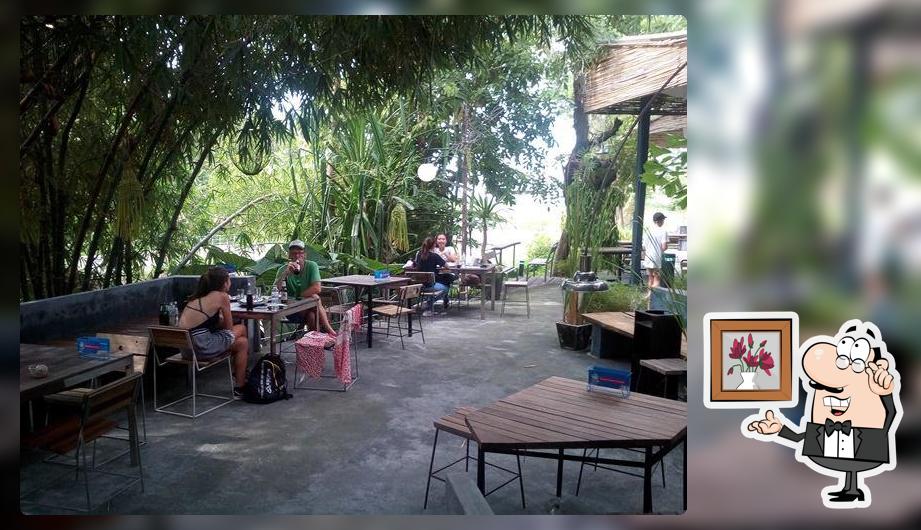 รูทคาเฟ่ แม่น้ำ