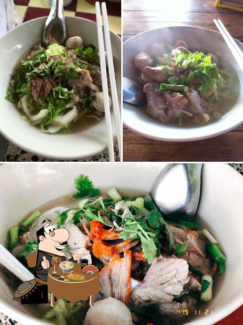 ก๋วยเตี๋ยวต้นหูกวาง