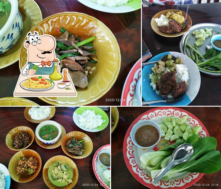 ร้านข้าวแกง 30 อย่าง ณ เชียงคาน