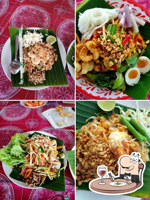 ผัดไทยแม่อุบล บ้านต้นผึ้ง