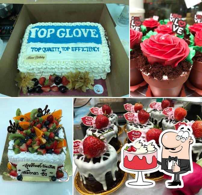 Family's Cake by Ling