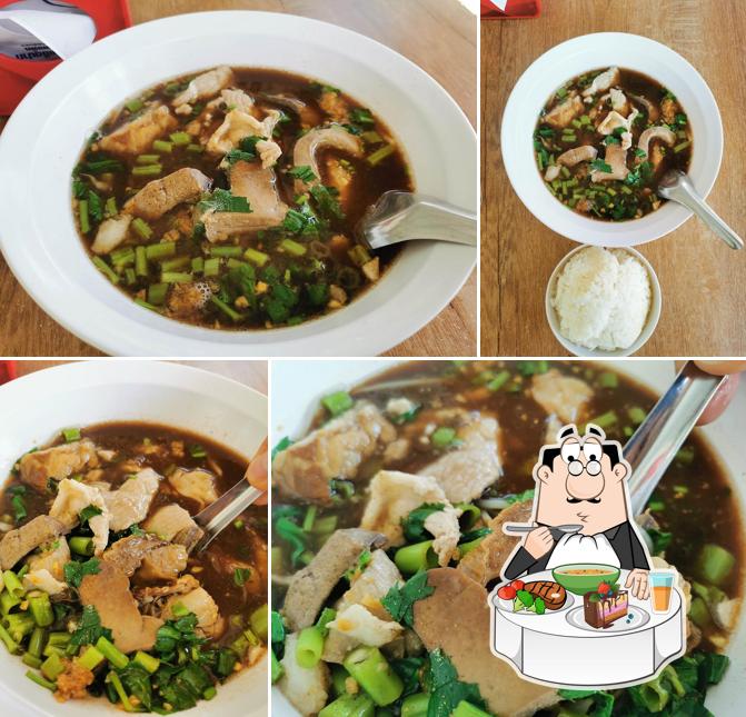 เก้าเตี๋ยวหมูตุ๋น