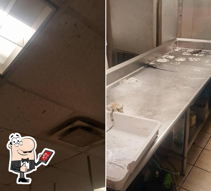 S S Coliseum Pizzeria
