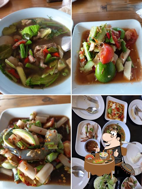 ร้านสองพี่น้องไก่อบโอ่ง ส้มตำรสเด็ด
