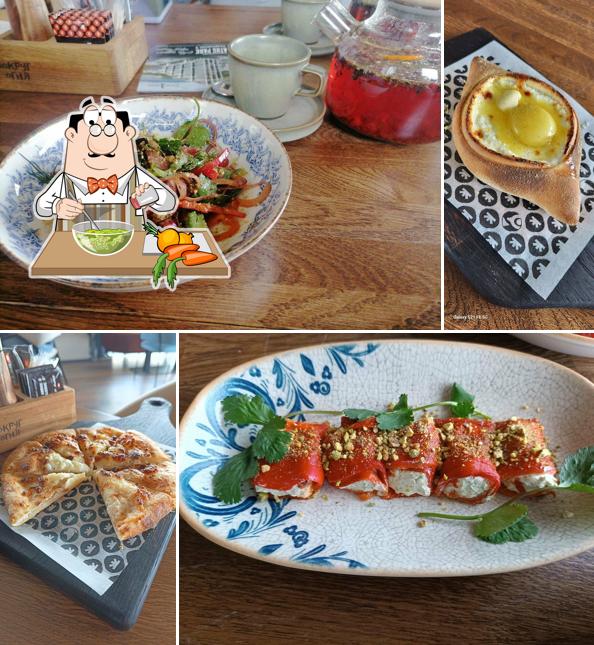 Салат из морских водорослей в "Вокруг Огня"