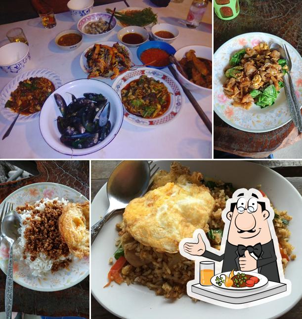 ร้านก๋วยเตี๋ยวเรือสมุนไพร โผงเผง (สูตรน้าอ้อย)