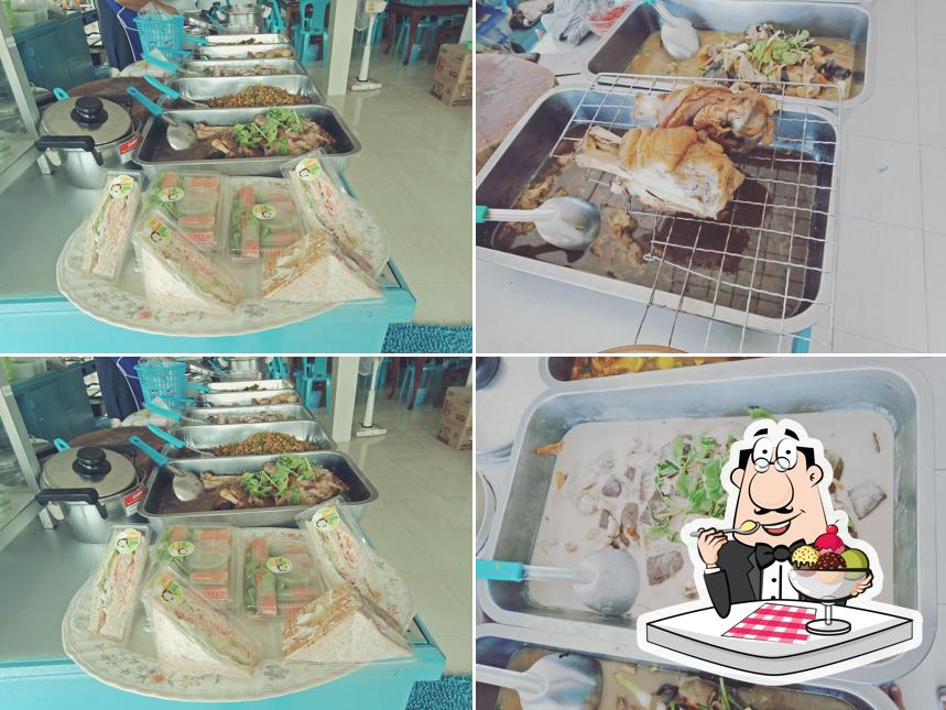 ศูนย์รวมอาหารเก้าสิบล้านอุ่นรัก