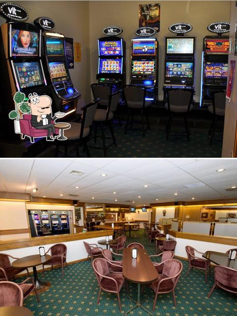 Oak Room Lounge