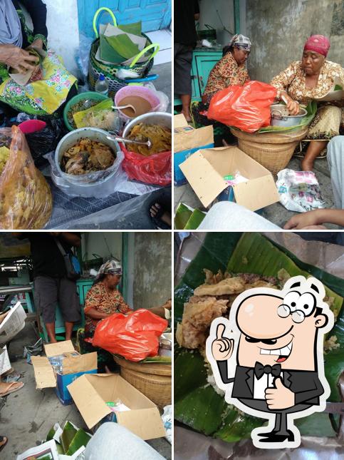 Warung Lesehan Yu Rah