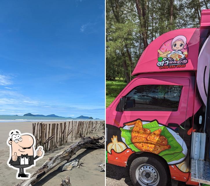 Pink food truck