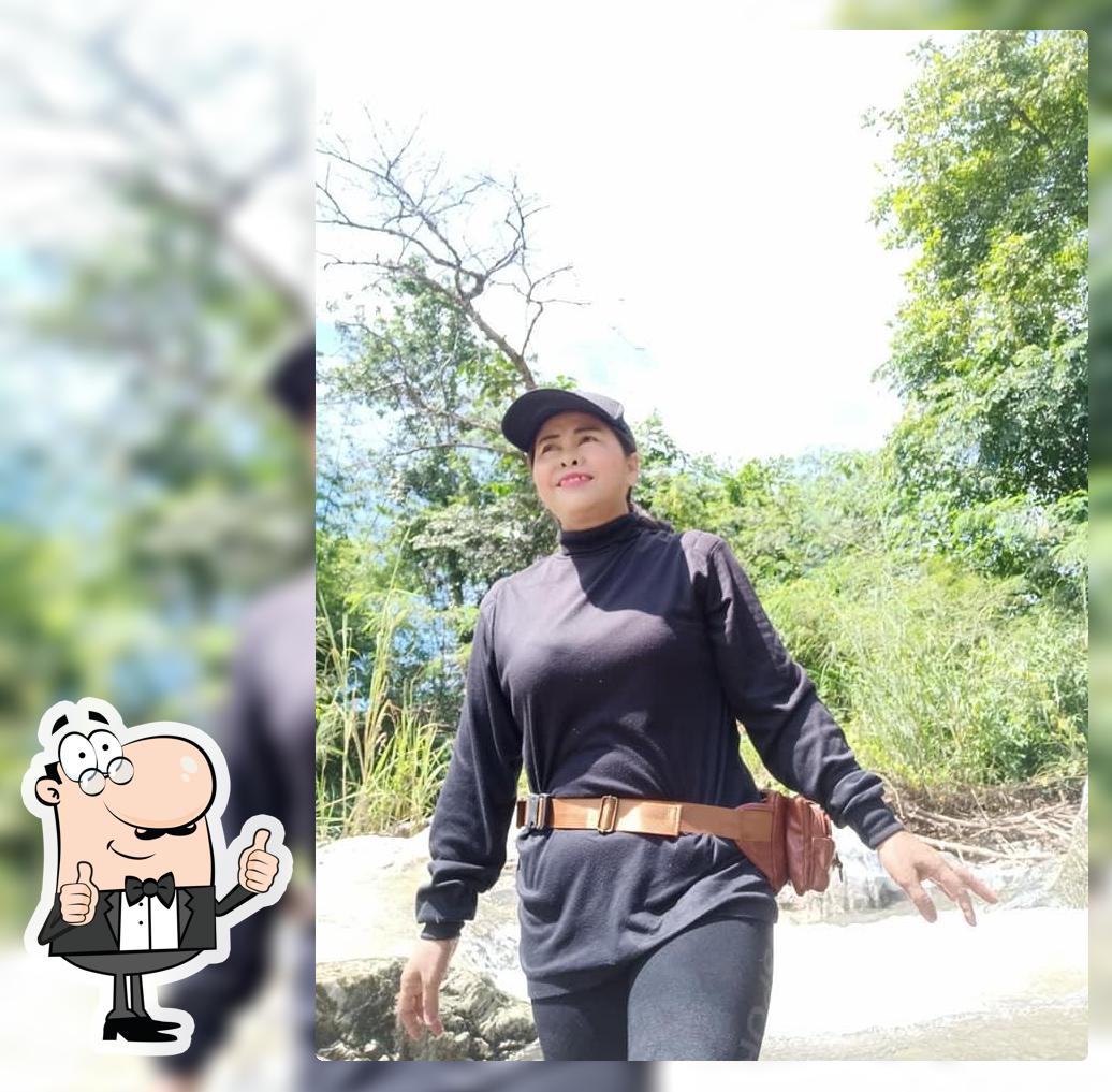 บ้านไรริมธาร