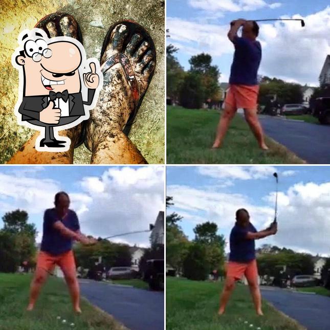 Johnny's Caddy Shack - Driving Range, Spa, Bar and Grill