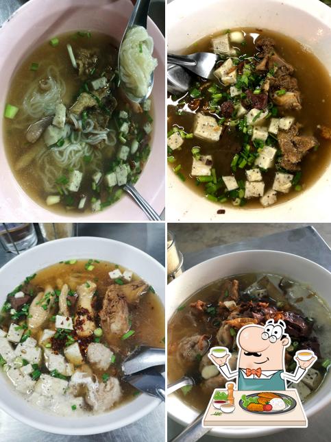ผลเจริญ ก๋วยจั๊บญวน เจ๊เหวิน (ตลาดน้อย)