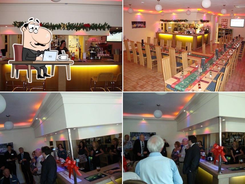 Wayne's Bar And Bistro