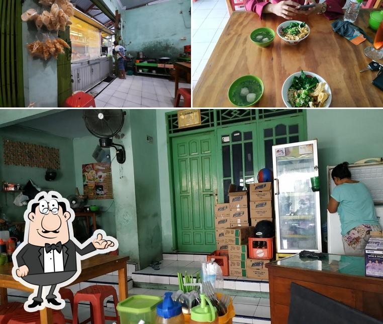 Kedai M25