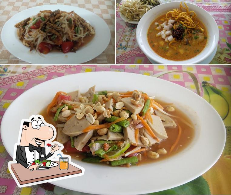 ขนมจีนปลาช่อนชนไก่
