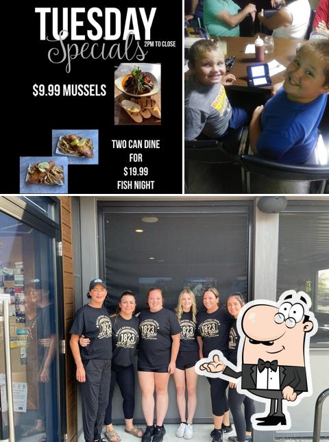 Mad Dogs Bar & Grill