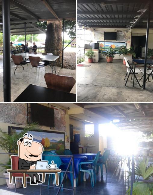 Restaurante La Casa De Al Lado