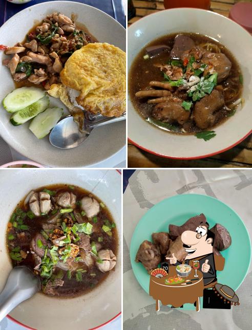 ก๋วยเตี๋ยวไก่มะระ ณ สีคิ้ว ถนนมิตรภาพ ขาเข้าโคราช ตรงข้ามเทศบาลลาดบัวขาว