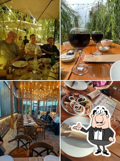 Посмотрите на внутренний интерьер "Пьяная свинья"