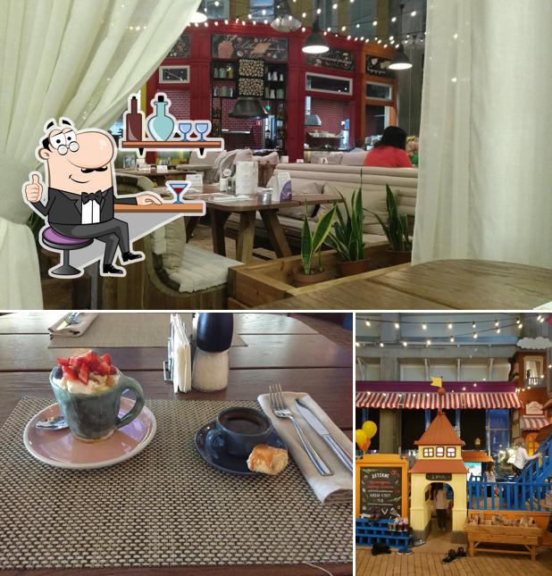 Посмотрите на внутренний интерьер "Двора Помидор"