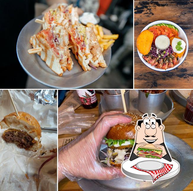 Клубные сэндвичи в "Краснодарском парне"