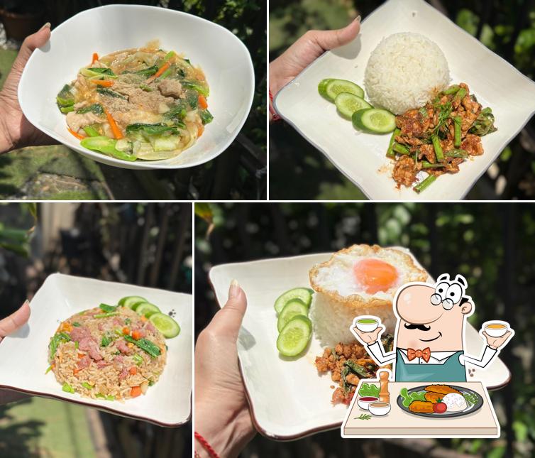 ร้านตู้ไม้ ก๋วยเตี๋ยว อาหารตามสั่ง สูตรคุณแม่