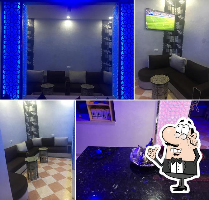 Famous Lounge
