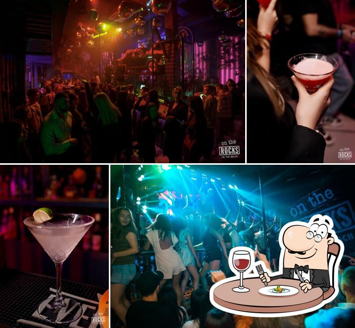Еда в "On The Rocks Bar"