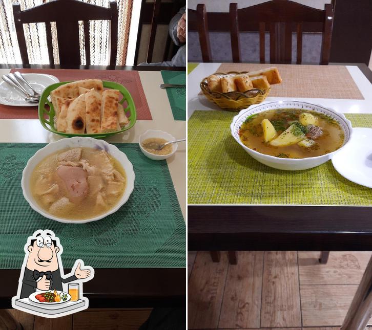 Еда в "Кафе "Кошка""