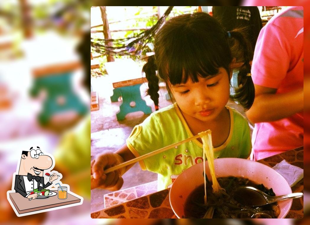 ร้านก๋วยเตี๋ยวป้าจ้อม
